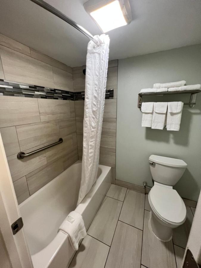 Continental Inn And Suites Nacogdoches Tx Sfa University Downtown Экстерьер фото