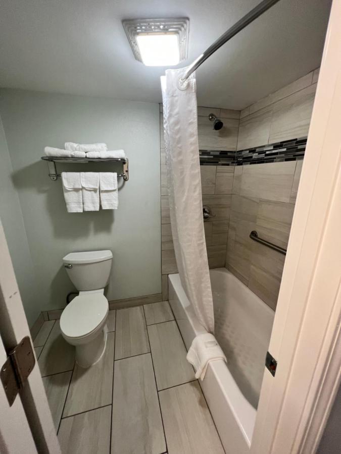 Continental Inn And Suites Nacogdoches Tx Sfa University Downtown Экстерьер фото