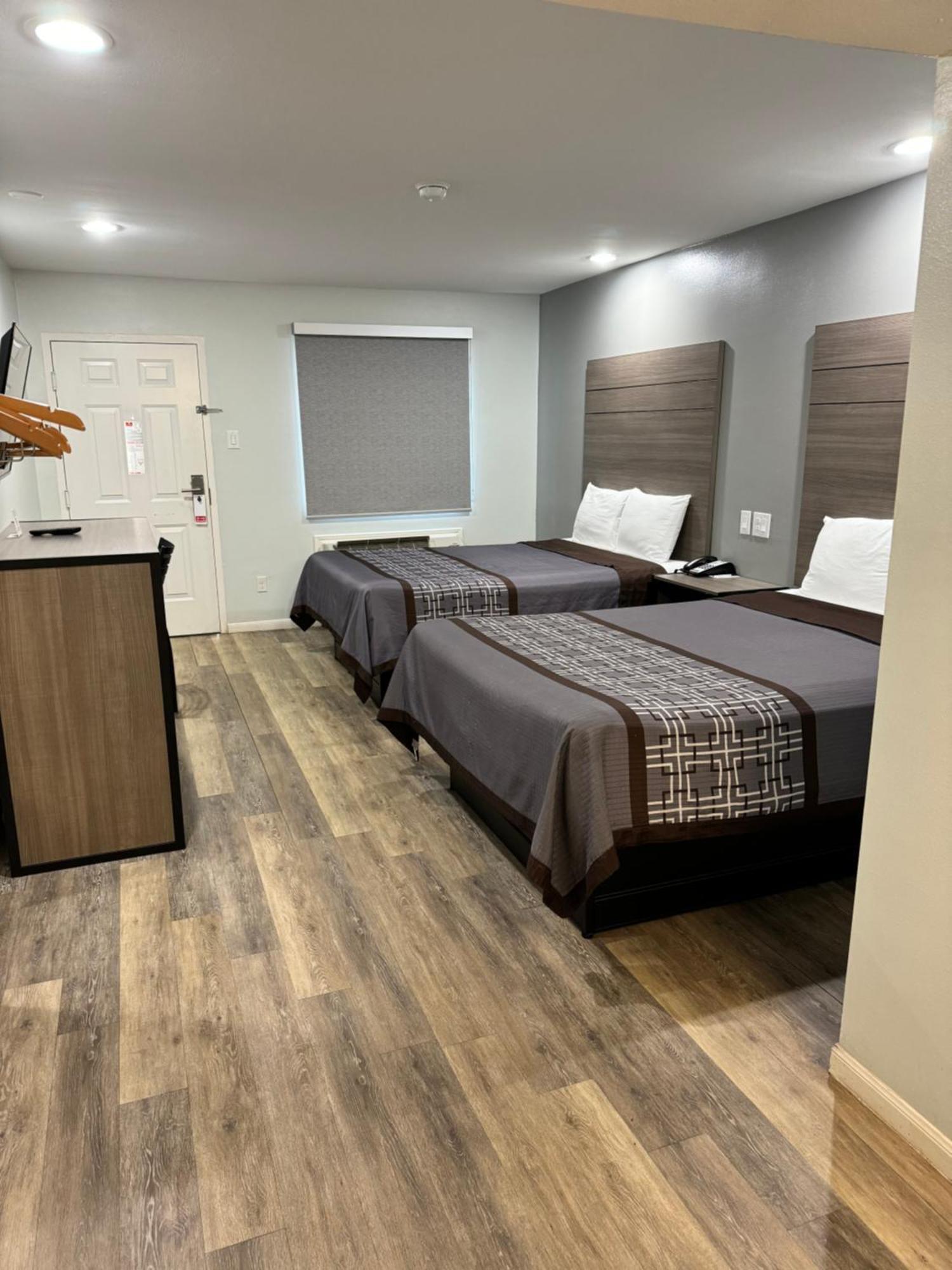 Continental Inn And Suites Nacogdoches Tx Sfa University Downtown Экстерьер фото