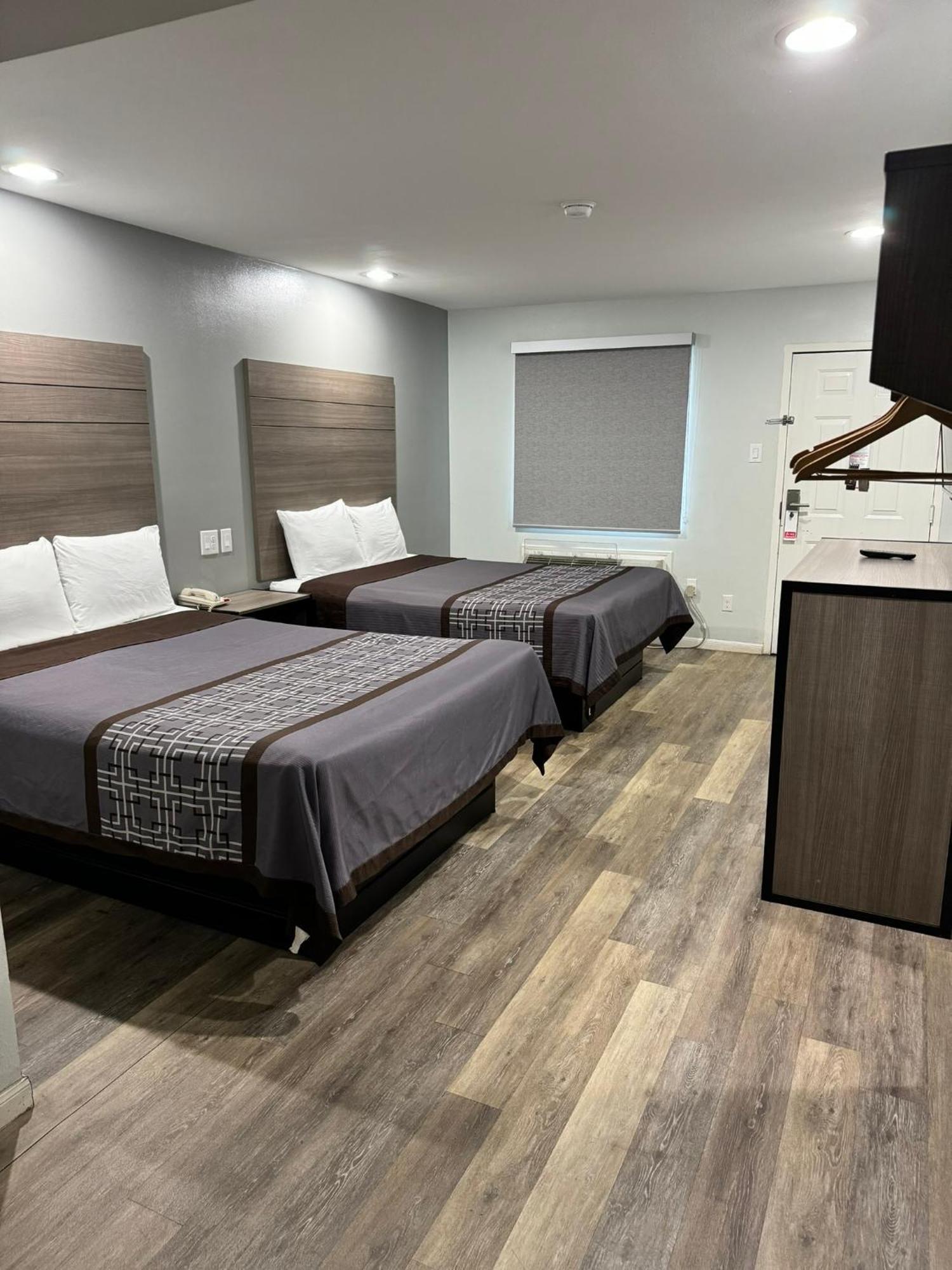 Continental Inn And Suites Nacogdoches Tx Sfa University Downtown Экстерьер фото