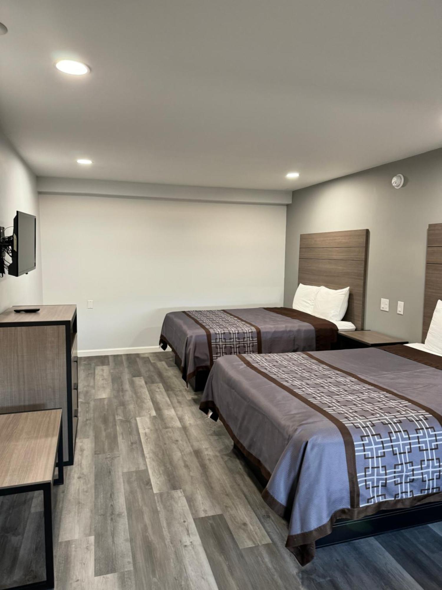 Continental Inn And Suites Nacogdoches Tx Sfa University Downtown Экстерьер фото