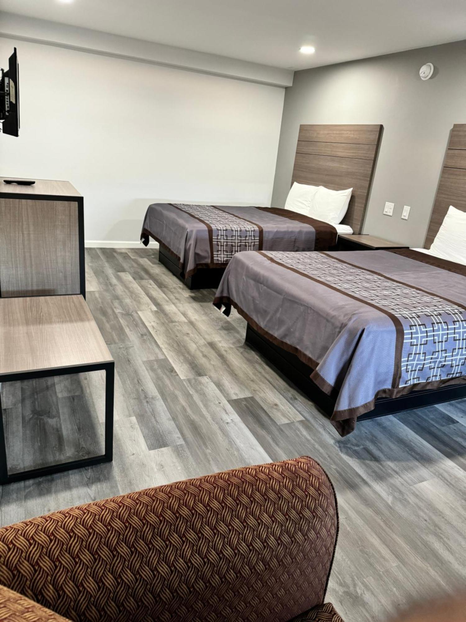 Continental Inn And Suites Nacogdoches Tx Sfa University Downtown Экстерьер фото