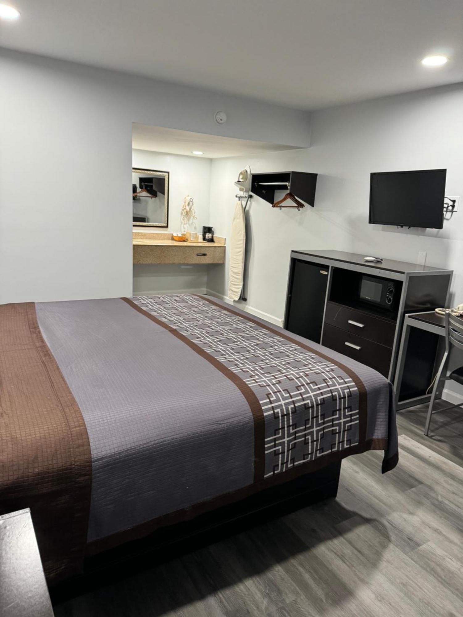Continental Inn And Suites Nacogdoches Tx Sfa University Downtown Экстерьер фото