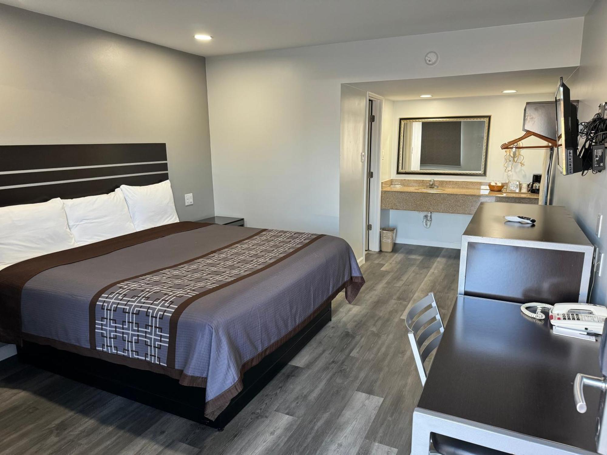 Continental Inn And Suites Nacogdoches Tx Sfa University Downtown Экстерьер фото
