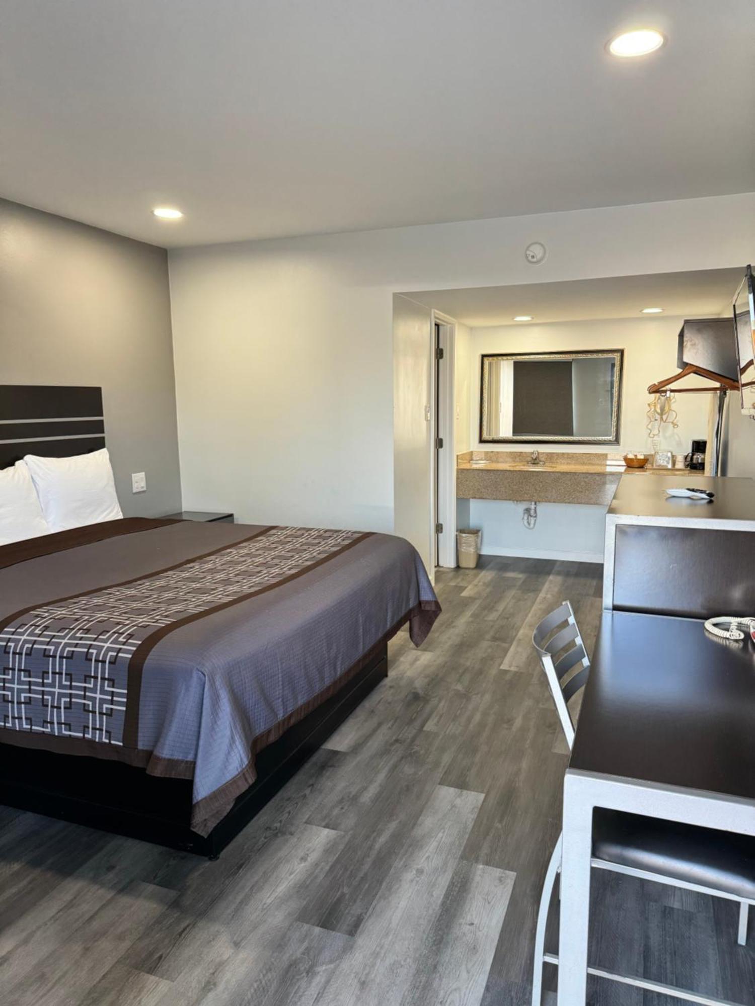Continental Inn And Suites Nacogdoches Tx Sfa University Downtown Экстерьер фото
