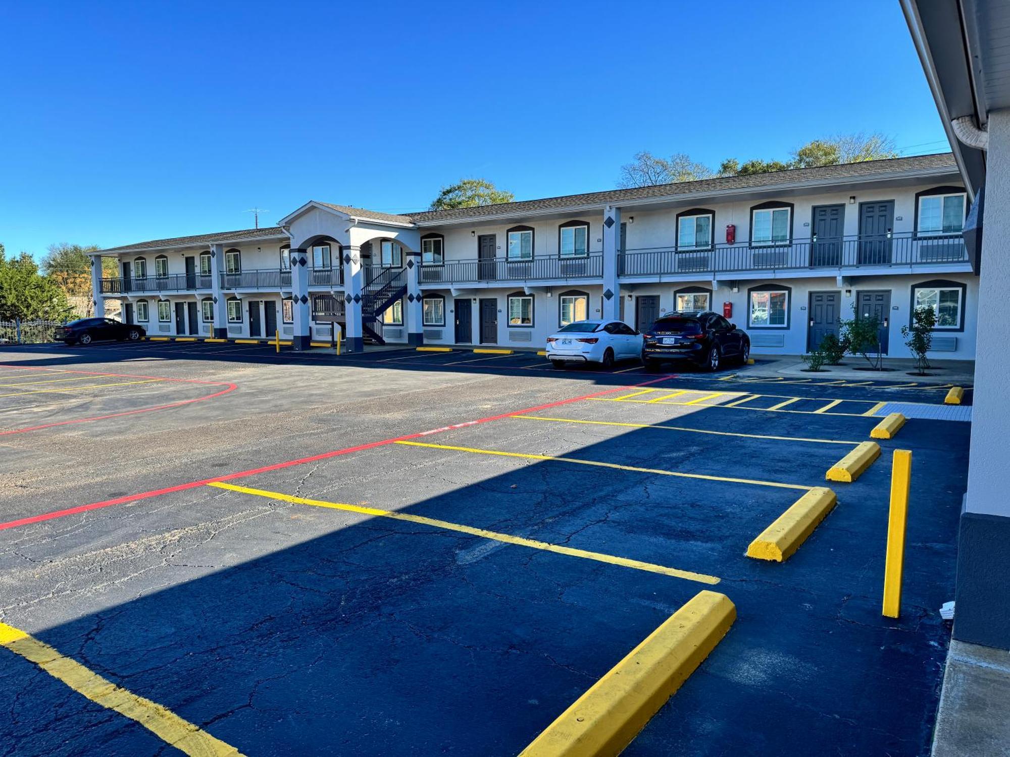 Continental Inn And Suites Nacogdoches Tx Sfa University Downtown Экстерьер фото