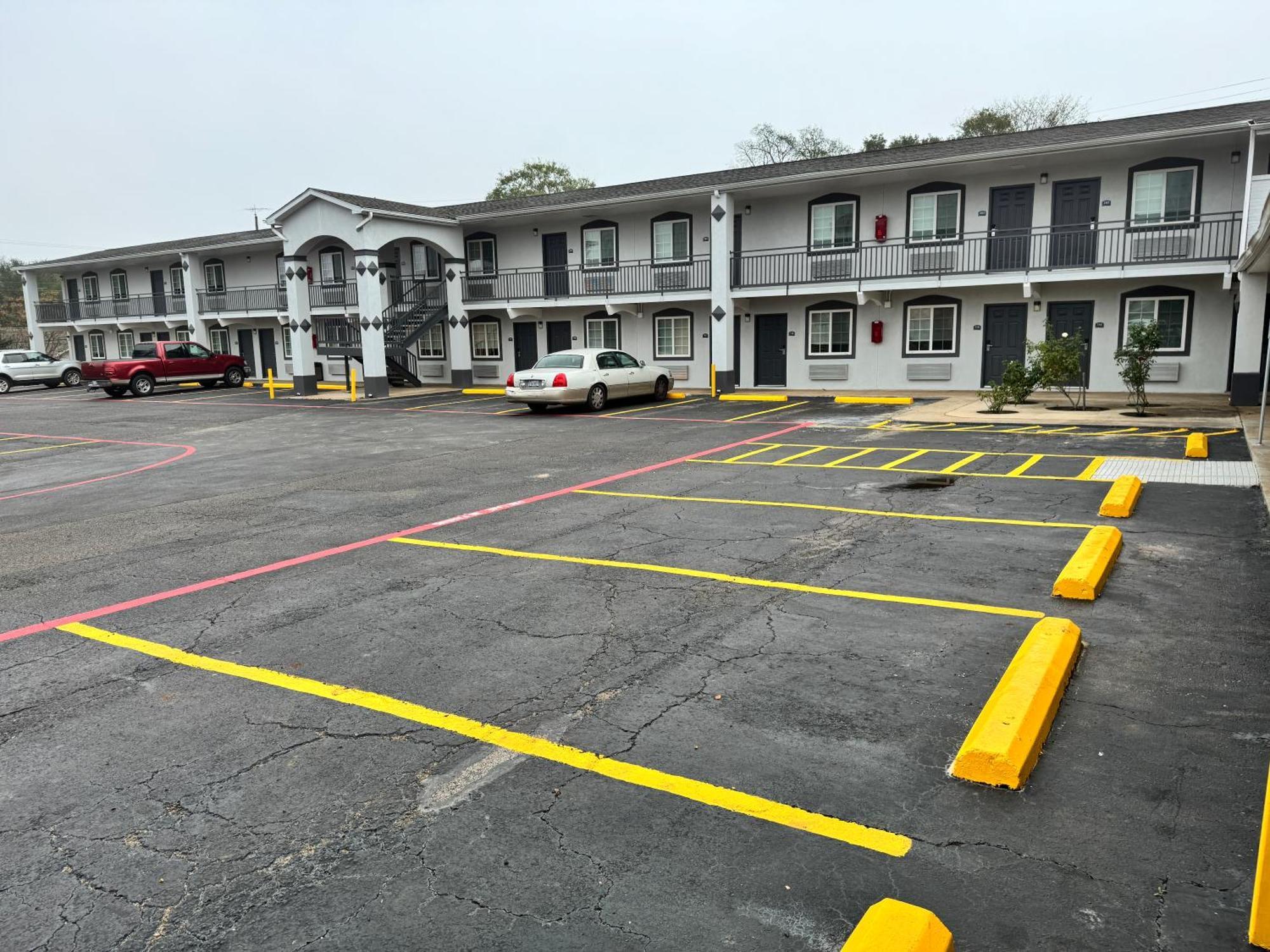 Continental Inn And Suites Nacogdoches Tx Sfa University Downtown Экстерьер фото