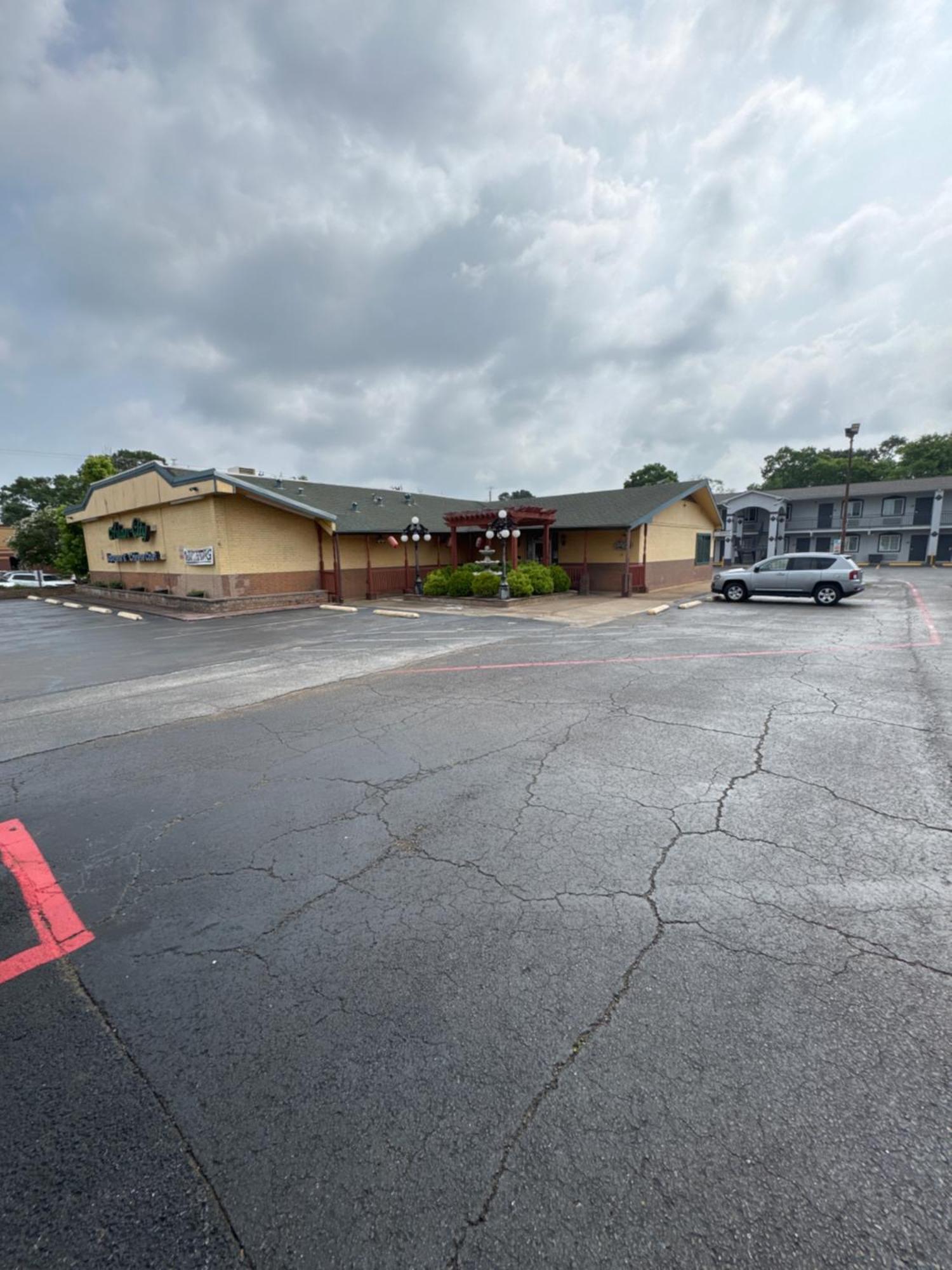 Continental Inn And Suites Nacogdoches Tx Sfa University Downtown Экстерьер фото