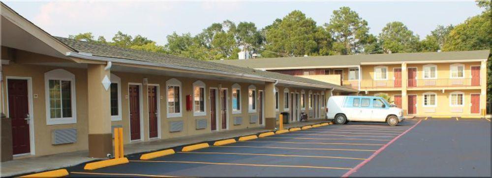 Continental Inn And Suites Nacogdoches Tx Sfa University Downtown Экстерьер фото