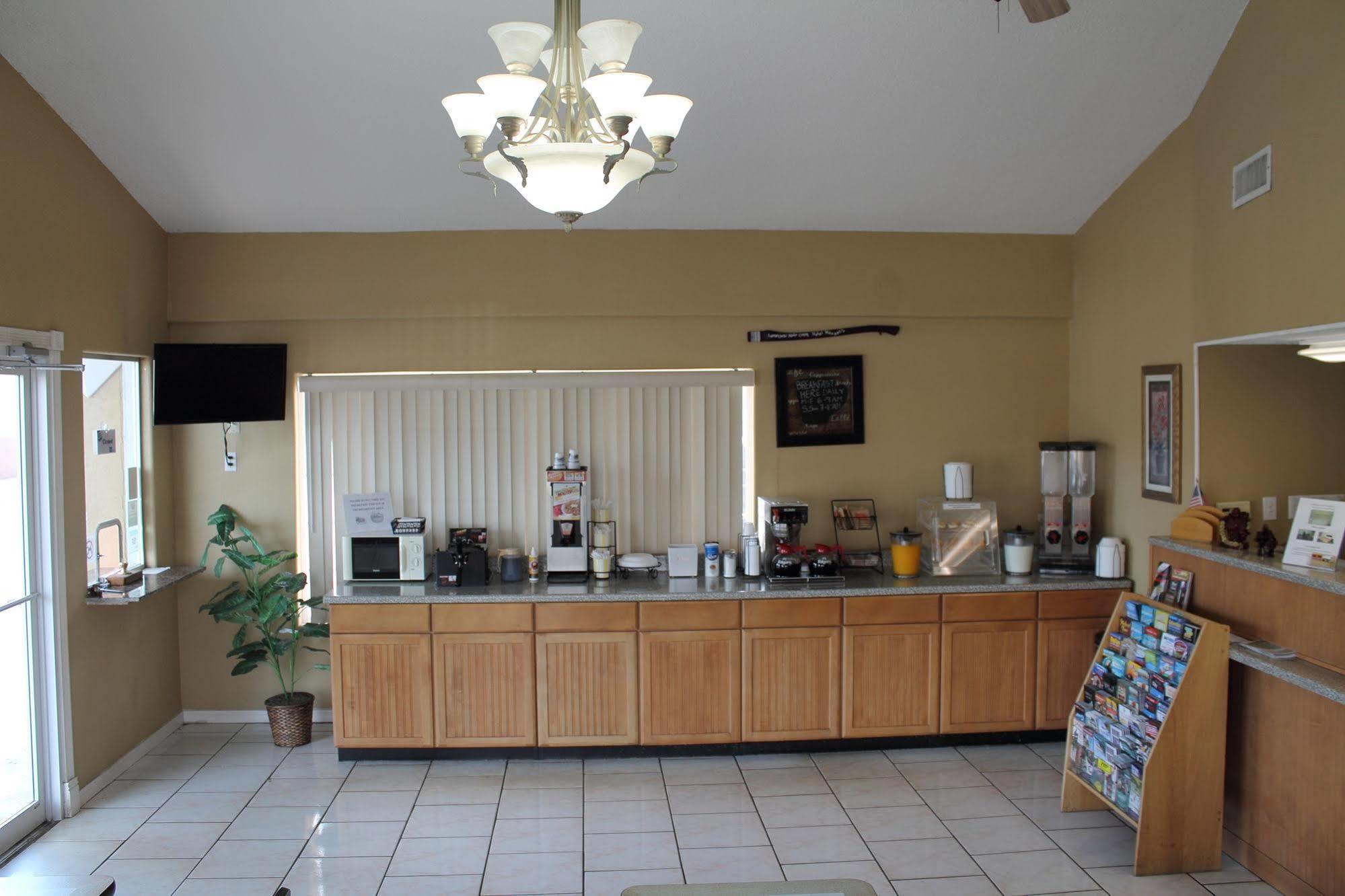 Continental Inn And Suites Nacogdoches Tx Sfa University Downtown Экстерьер фото