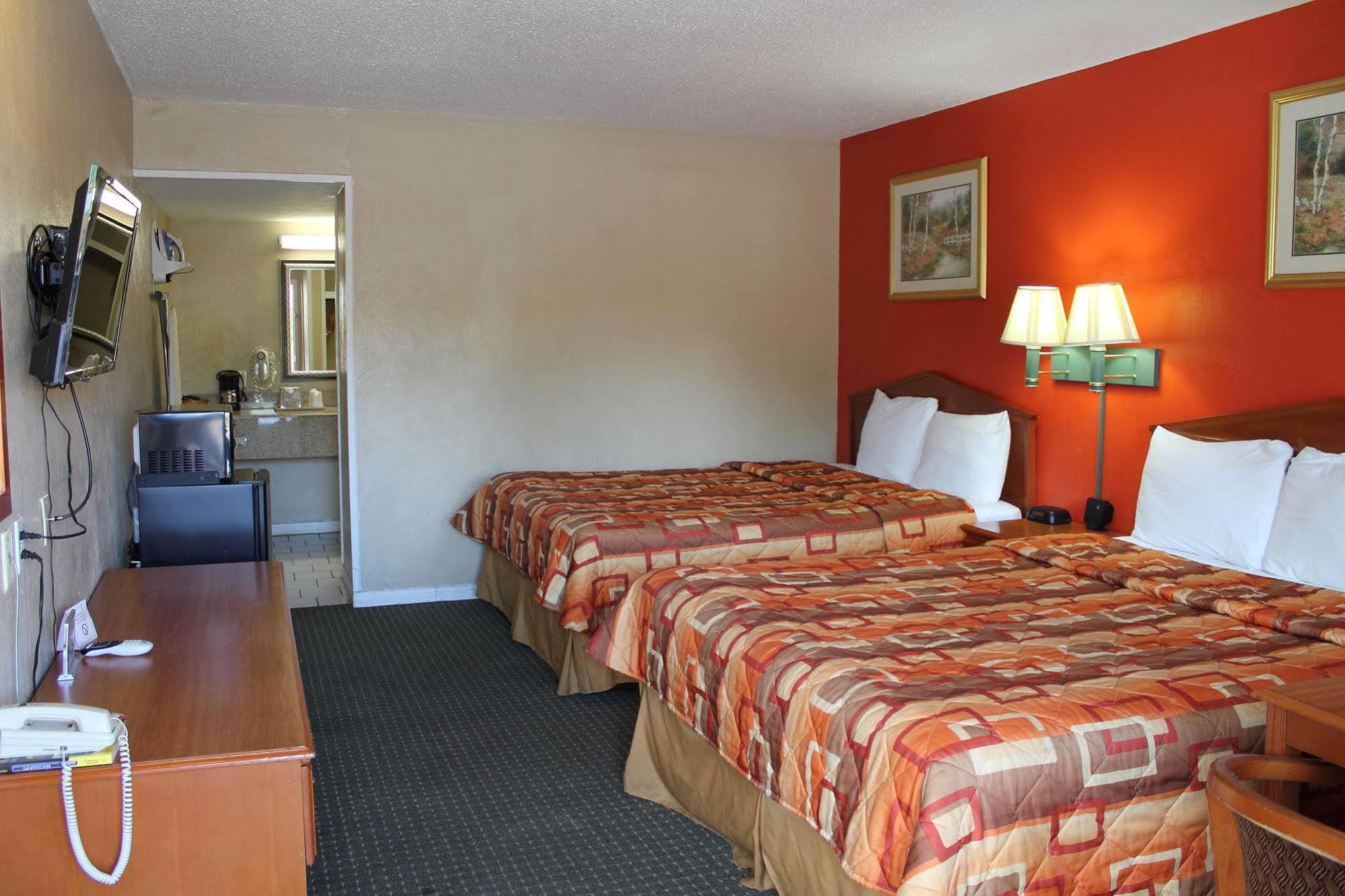Continental Inn And Suites Nacogdoches Tx Sfa University Downtown Экстерьер фото